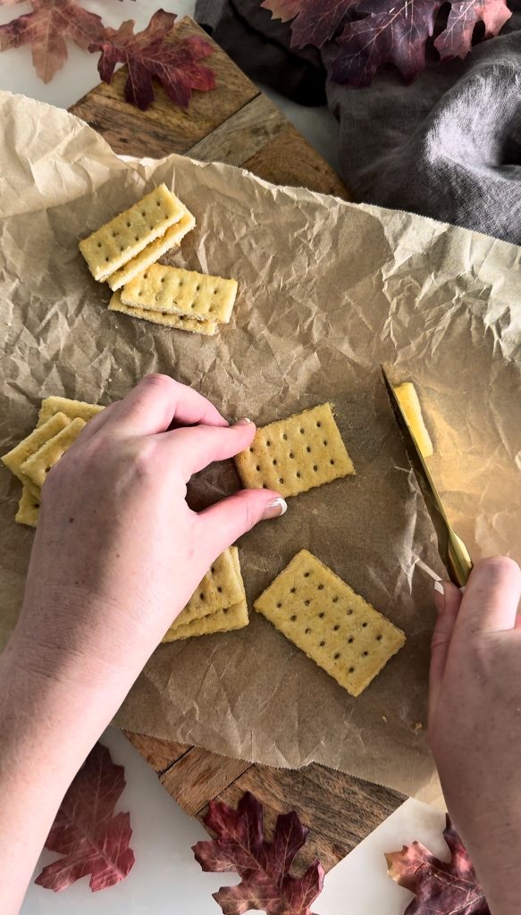These Cracker Cheese Pies are super fun and easy to make, and they are the perfect appetizer for a Friendsgiving party or Thanksgiving dinner.