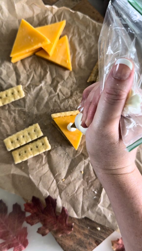 These Cracker Cheese Pies are super fun and easy to make, and they are the perfect appetizer for a Friendsgiving party or Thanksgiving dinner.