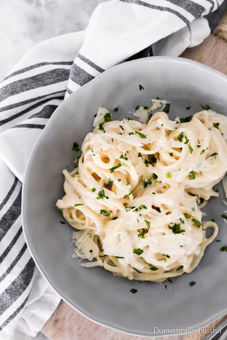 This Creamy Garlic Parmesan Pasta is an easy recipe filled with creamy comforting flavors that you can make in under 15 minutes!