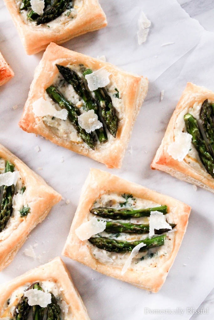 These Creamy Ricotta Asparagus Tarts are the perfect spring appetizer for your Easter party.