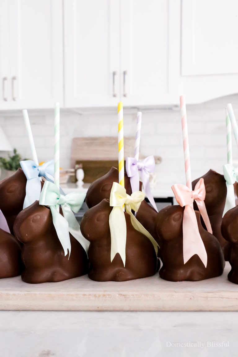 These DIY Chocolate Bunny Drinks are a quick and easy treat to impress your guests at your next spring or Easter party.
