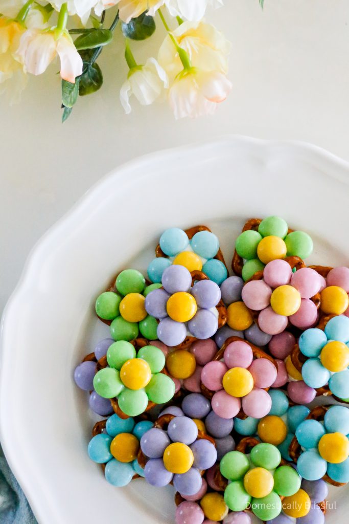 These Spring Flower Pretzel Bites are the perfect sweet-and-salty, bite-sized treat for spring, and they're quick and easy to make!