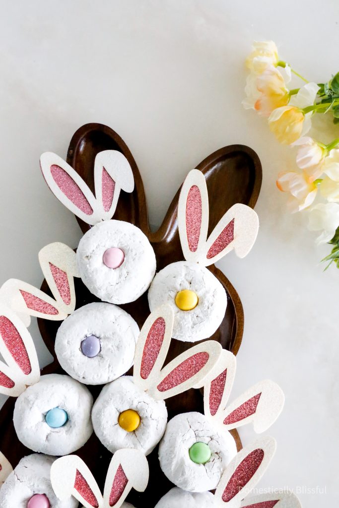 These fun little Donut Bunnies are super quick and easy to make for an Easter party or brunch!