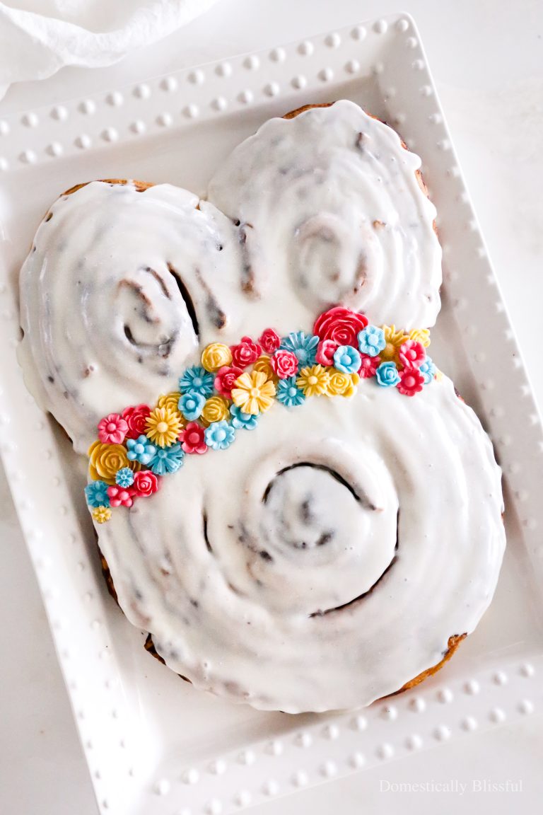 This Giant Easter Bunny Cinnamon Roll is an easy way to turn store-bought cinnamon rolls into a fun Easter party treat!