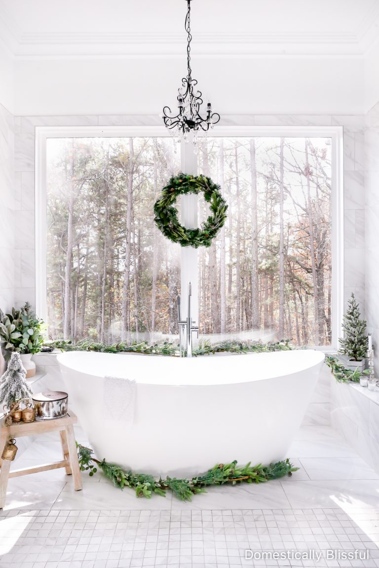 Simple Master Bathroom Christmas Decor for an extra special Christmas bubble bath!