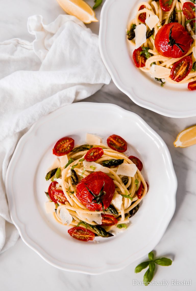 This Lemon Garlic Pasta is full of fresh flavors & bright colors & is the perfect quick dinner for any night of the week!