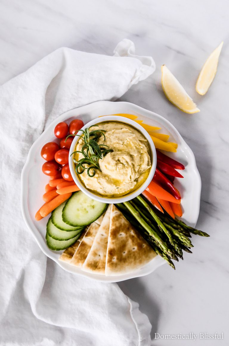 This Lemon Rosemary Hummas is bursting with fresh flavor & pairs perfectly with colorful vegetables & DASANI® Sparkling.