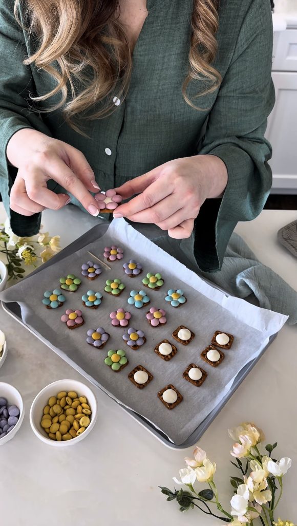 These Spring Flower Pretzel Bites are the perfect sweet-and-salty, bite-sized treat for spring, and they're quick and easy to make!